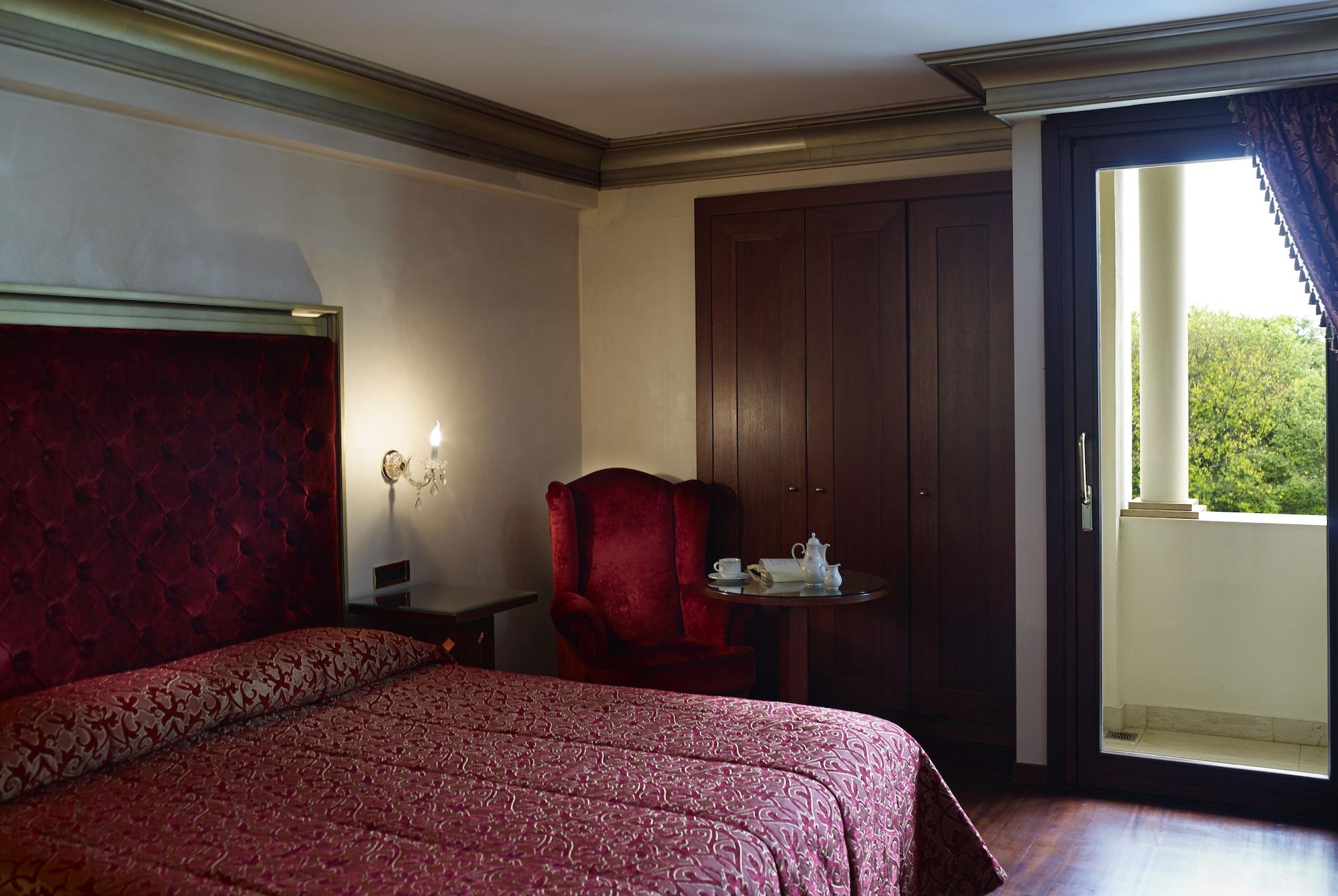 Grand Serai Congress And Spa Ioannina Exterior foto A room at the hotel