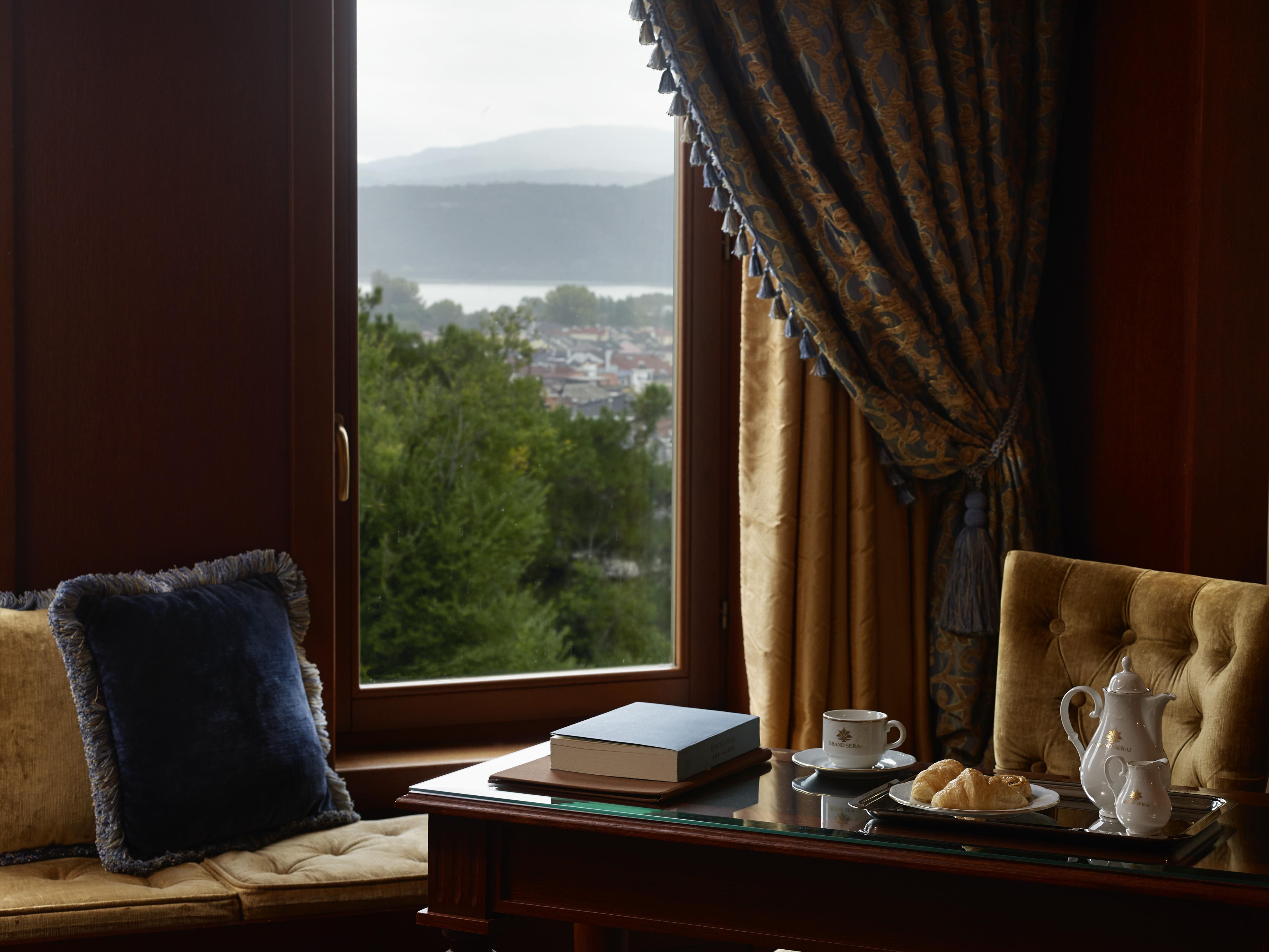 Grand Serai Congress And Spa Ioannina Exterior foto A room at the hotel