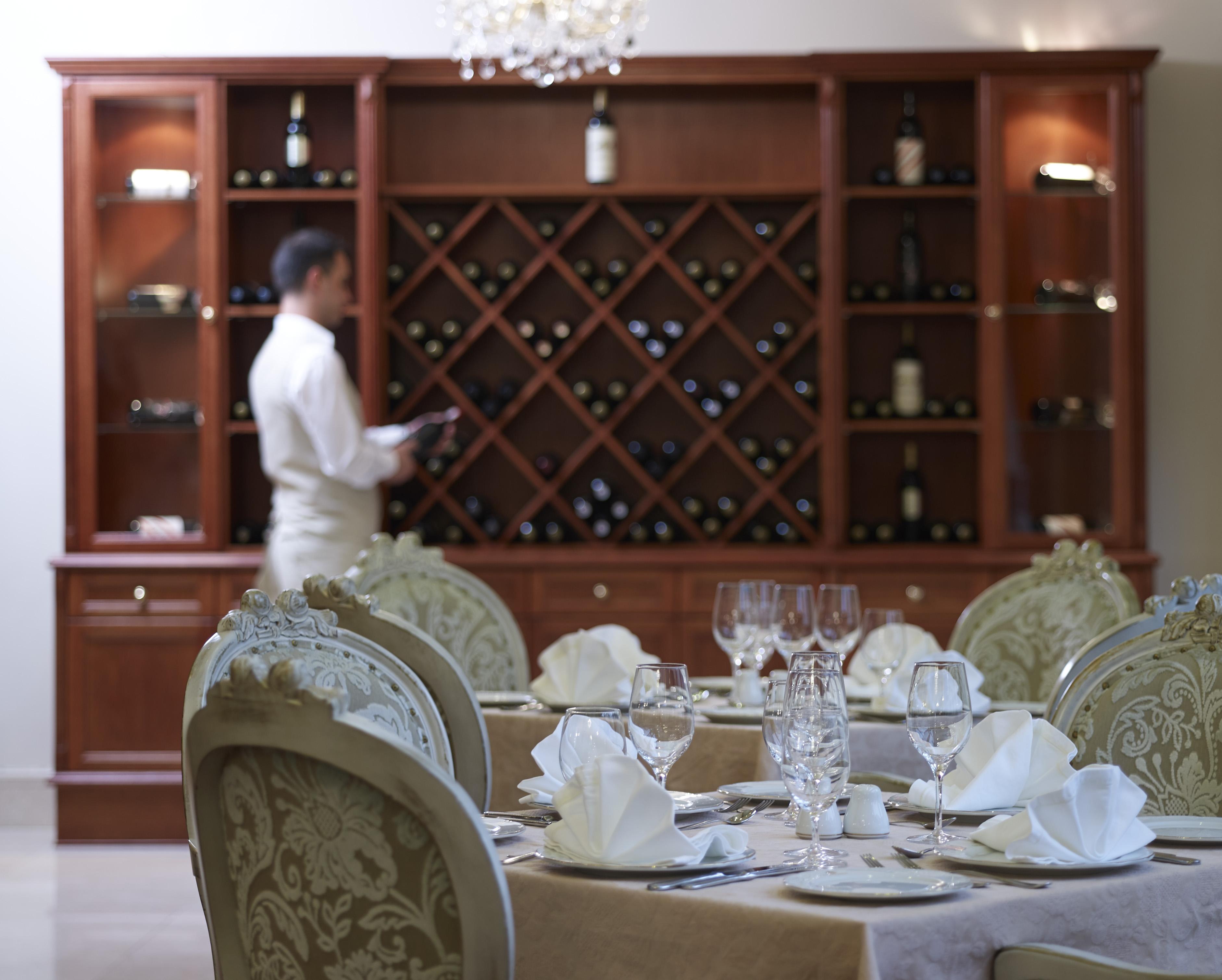 Grand Serai Congress And Spa Ioannina Exterior foto A wine rack