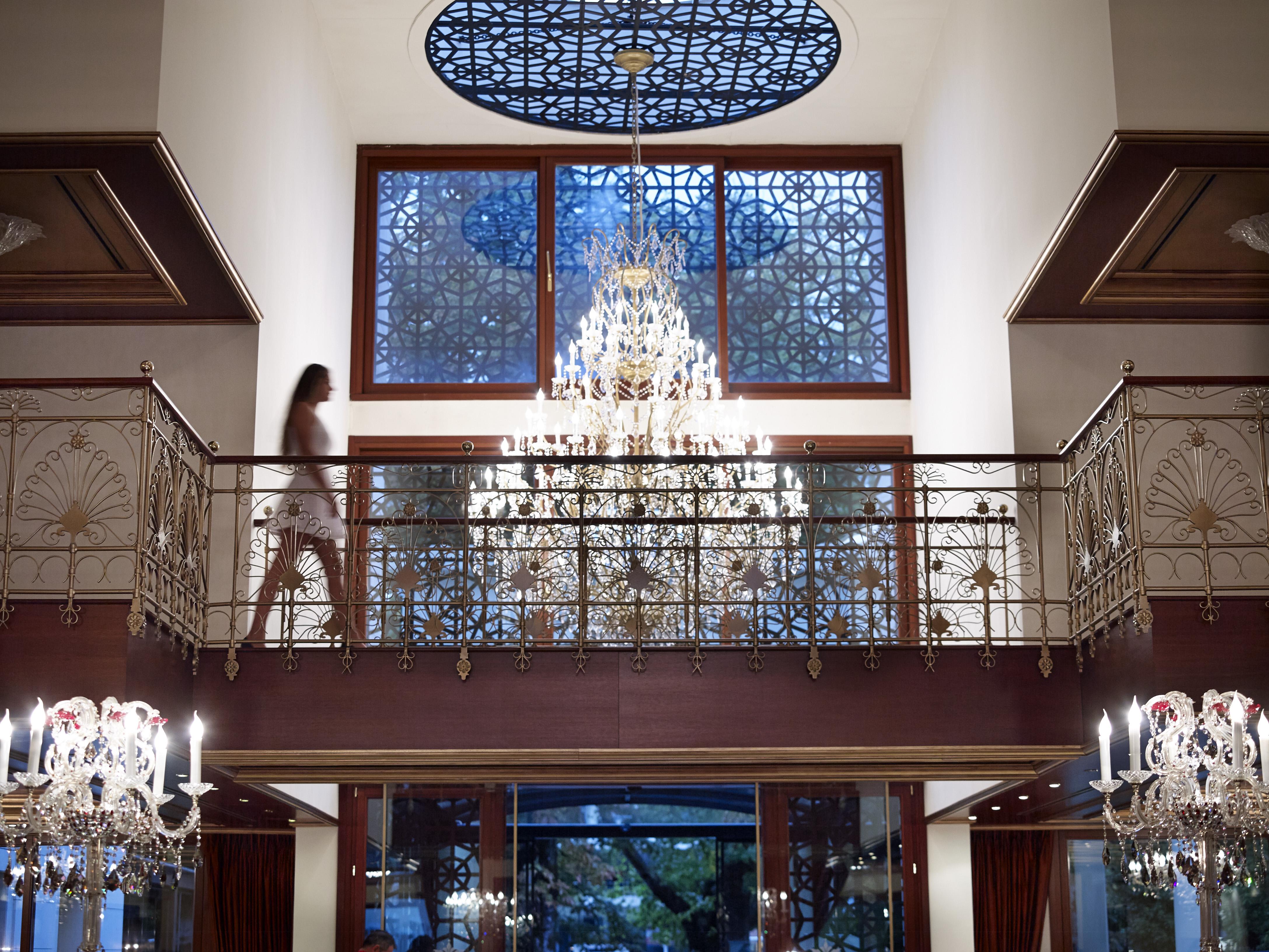 Grand Serai Congress And Spa Ioannina Exterior foto The lobby of the Taj Bengal